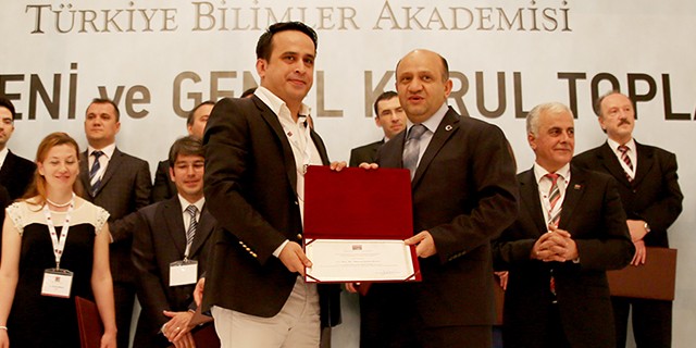 TÜBA GEBİP Member Associate Prof. Dr. Mehmet Zahmakıran Won Two Awards at Once 